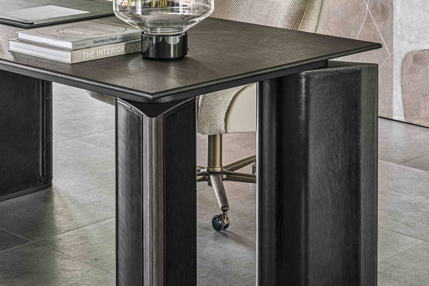 GFH_DAVOS_desk_detail