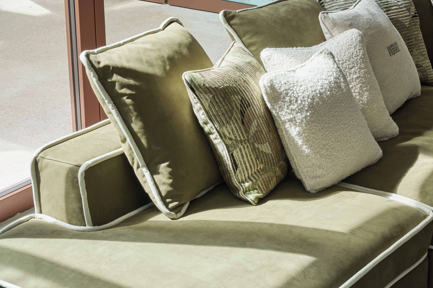 GFH_LEICESTER_sectional-sofa_detail