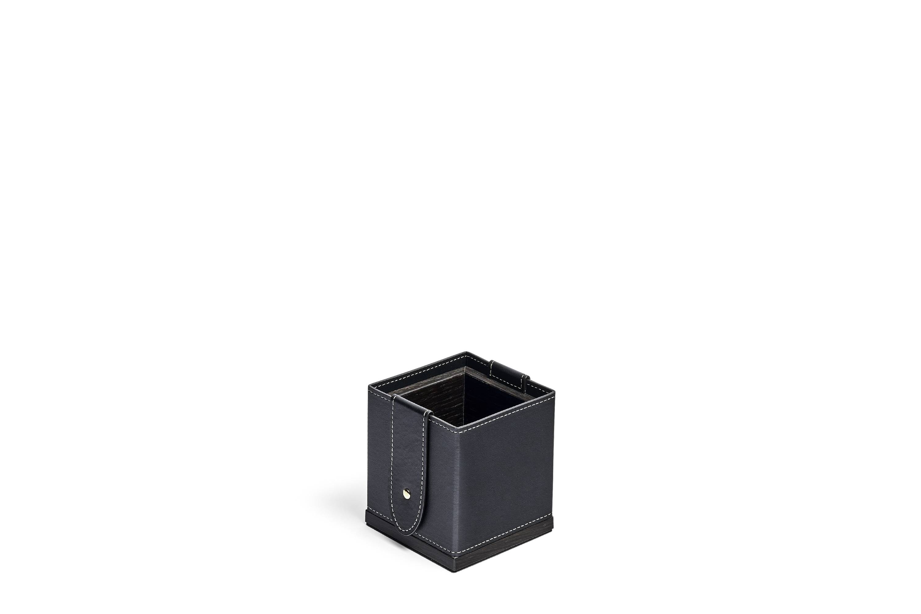 GFH_BADEN_pen-holder_F.BAE.HAB.AXX_2025_02.jpg